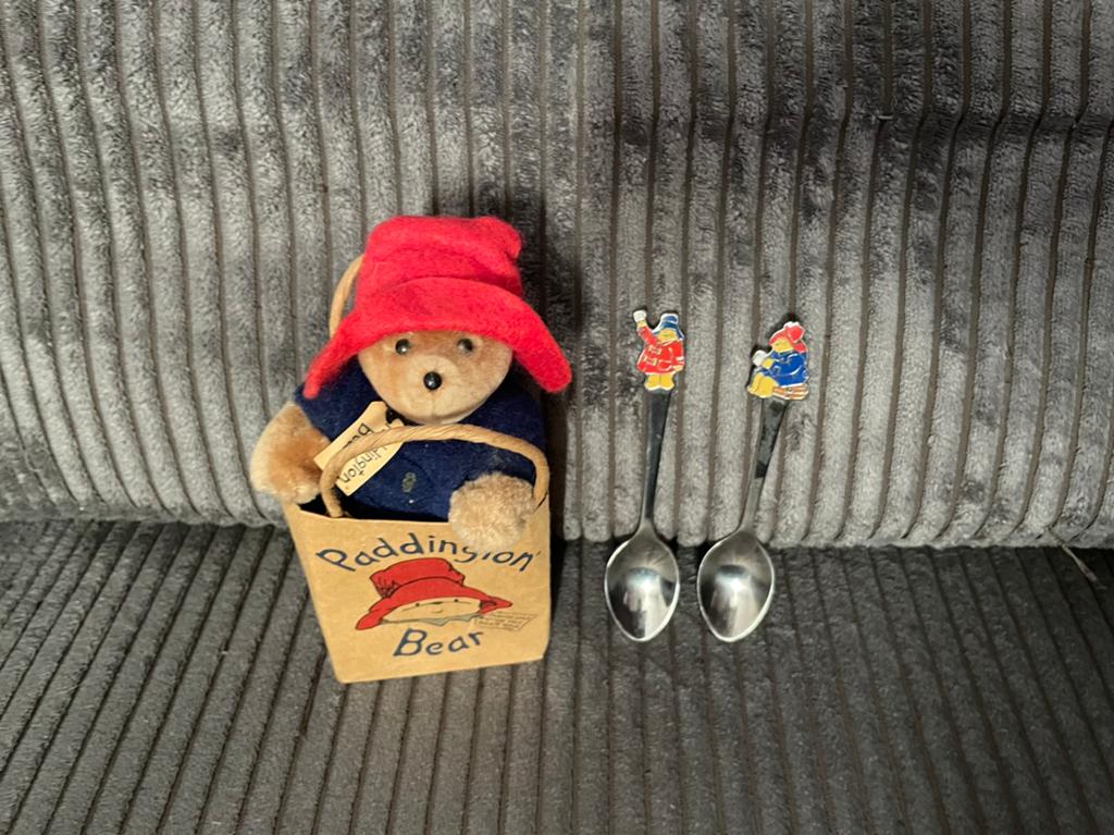 Paddington bear knuffeltje in tasje en 2 theelepels lepels, Verzamelen, Beren en Cherished Teddies, Zo goed als nieuw, Stoffen beer