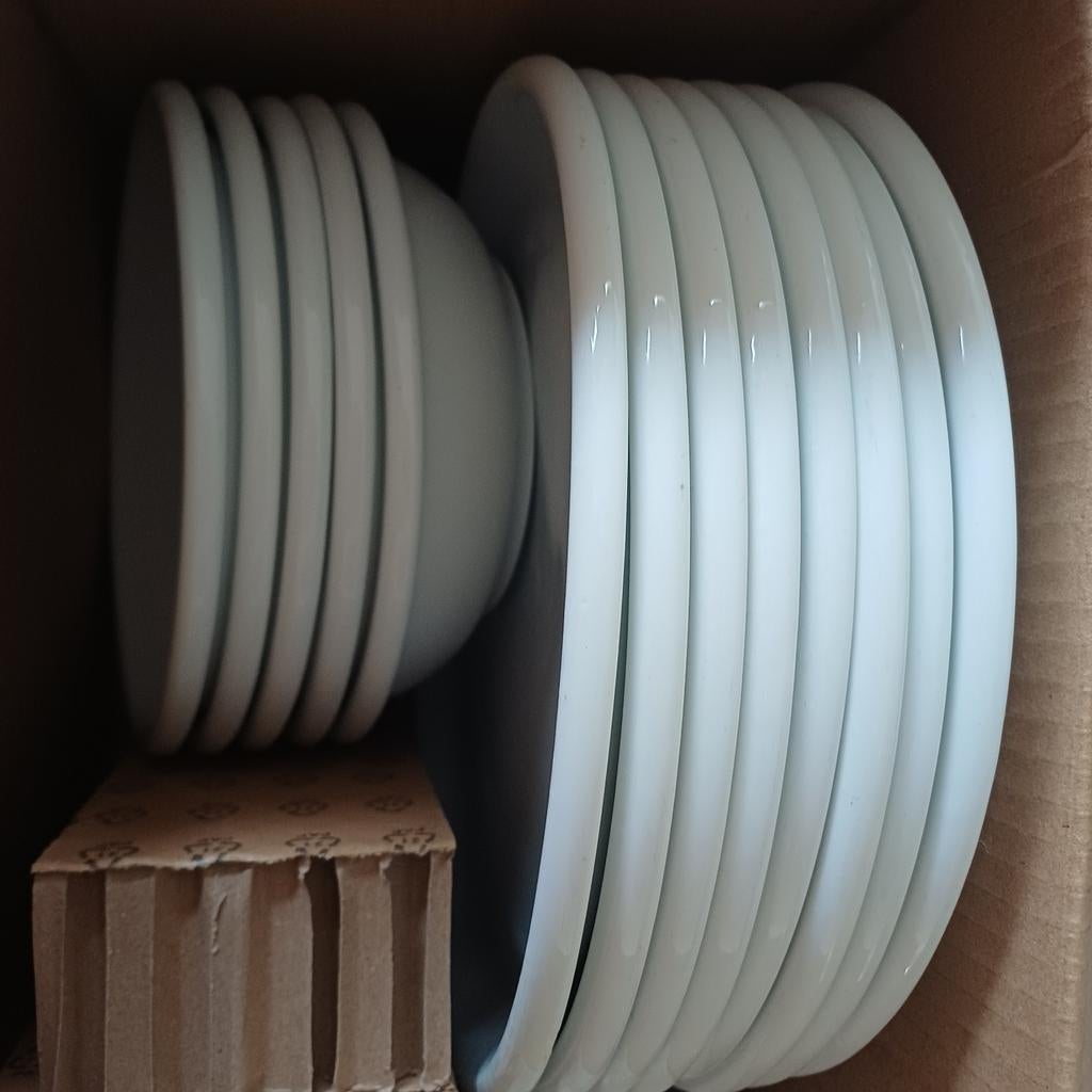 IKEA Borden Set - Wit Servies  GRATIS, Gebruikt, Keramiek, Ophalen of Verzenden, Effen