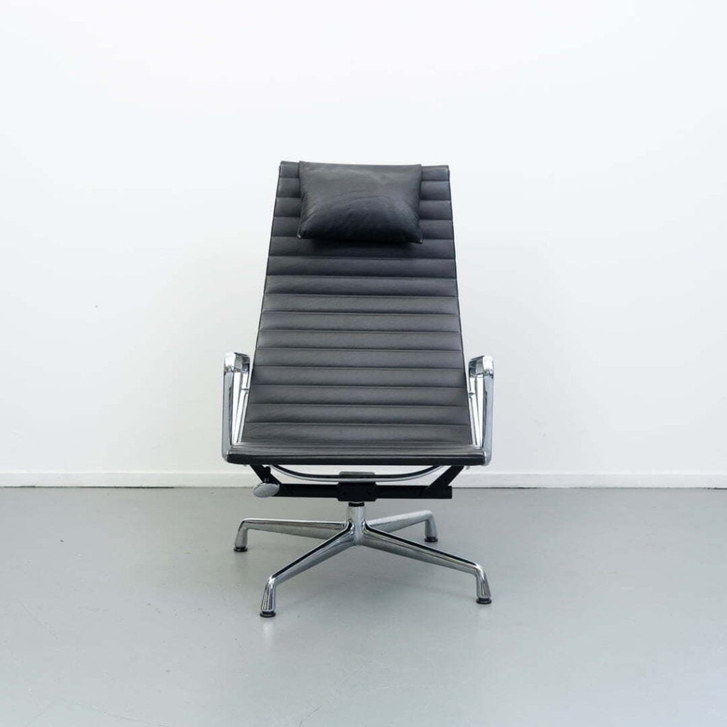 Vitra Eames EA 124 Fauteuil Zwart Leer - Chroom, Niet ingevuld, Zo goed als nieuw, Niet ingevuld, Niet ingevuld