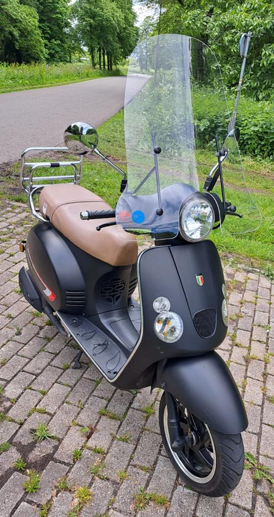 Nette mat zwarte Classico snorscooter, Fietsen en Brommers, Zo goed als nieuw, Benzine, Ophalen, Overige merken