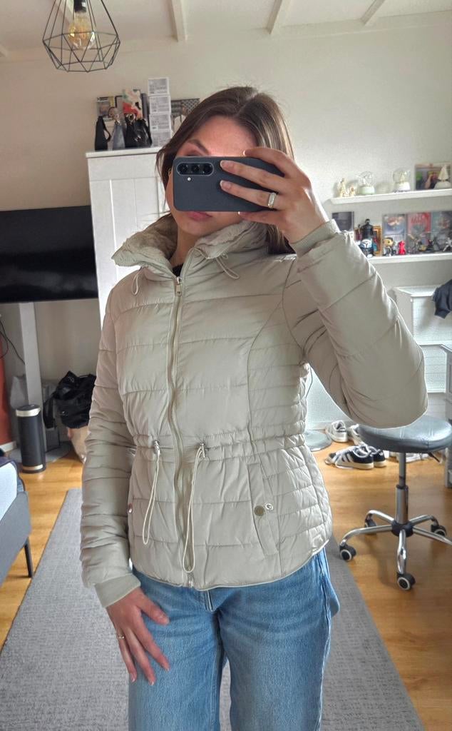 Beige winterjas voor dames, Kleding | Dames, Jassen | Winter, Primark, Beige, Ophalen of Verzenden, Zo goed als nieuw