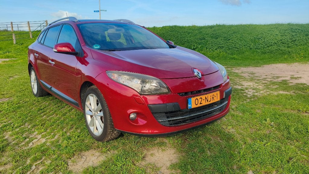 Renault Mégane 2.0 16V 103KW Estate CVT 2010 Rood Panorama, Auto's, Zwart, 4 cilinders, Stationwagon, Particulier