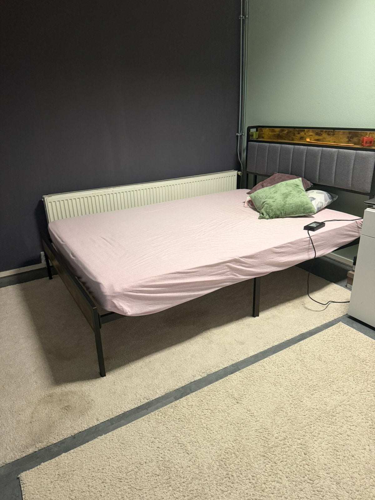 Foto 3 van Nieuw bed en nieuw matras. 140*200
