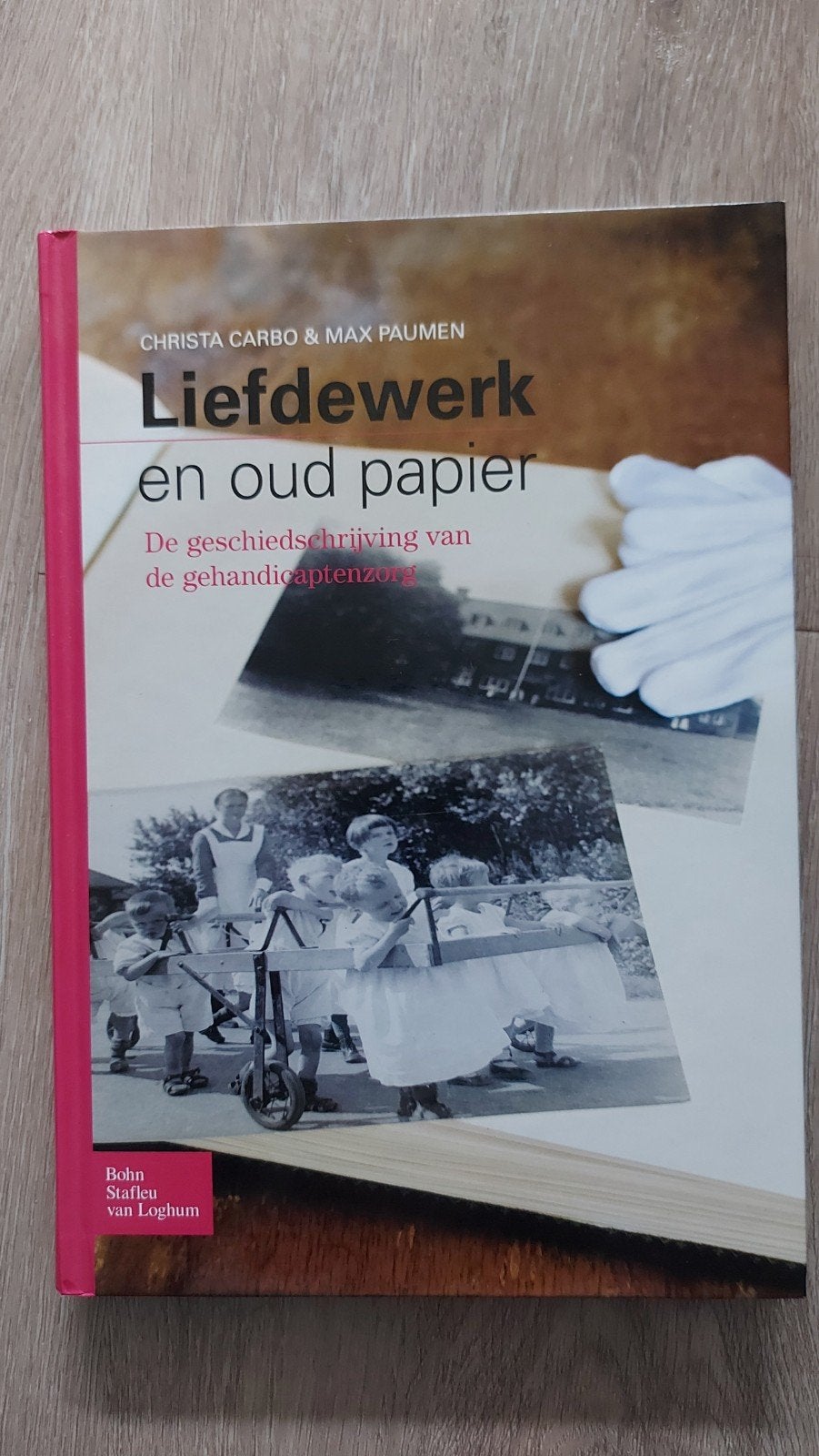 Liefdewerk en oud papier - Geschiedenis gehandicaptenzorg, Ophalen of Verzenden, Zo goed als nieuw, Christa Carbo & Max Paumen