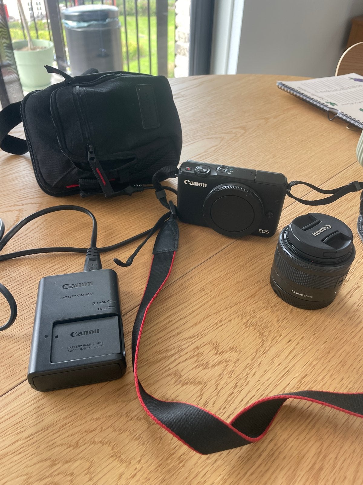 Canon EOS M10 Systeemcamera met lens en accessoires, Ophalen, Canon, Zo goed als nieuw, Accu