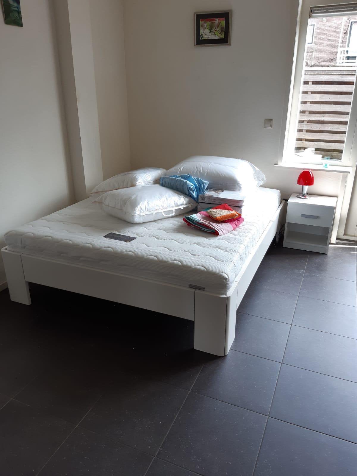 Te koop, geheel nieuw bed en matras van Beter Bed., Ophalen, Wit, Tweepersoons, Zo goed als nieuw