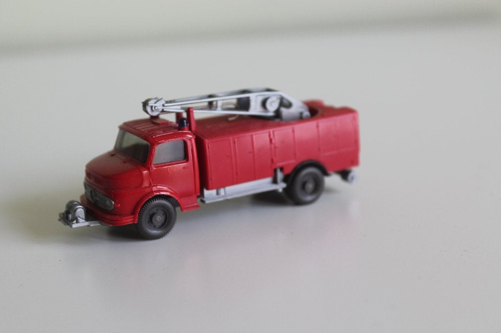 Wiking Mercedes L 1413 brandweer kraanwagen (62r), Ophalen of Verzenden, Zo goed als nieuw, Bus of Vrachtwagen, Wiking