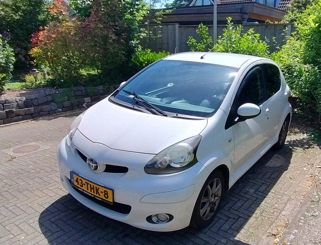 Toyota Aygo 1.0 12V Vvt-i 5DRS 2012 Wit, Auto's, Voorwielaandrijving, Stof, 4 stoelen, Origineel Nederlands