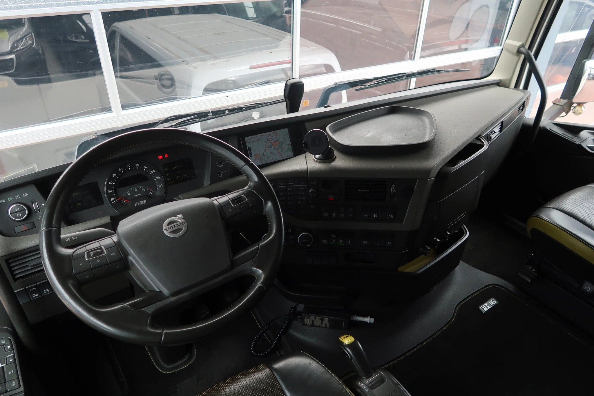 Volvo FH 16.750 6X4T/ FULL AIR/ RETARDER/ LIFTING AXLE, Auto's, Vrachtwagens, Achterwielaandrijving, Euro 6, Wit, Leder