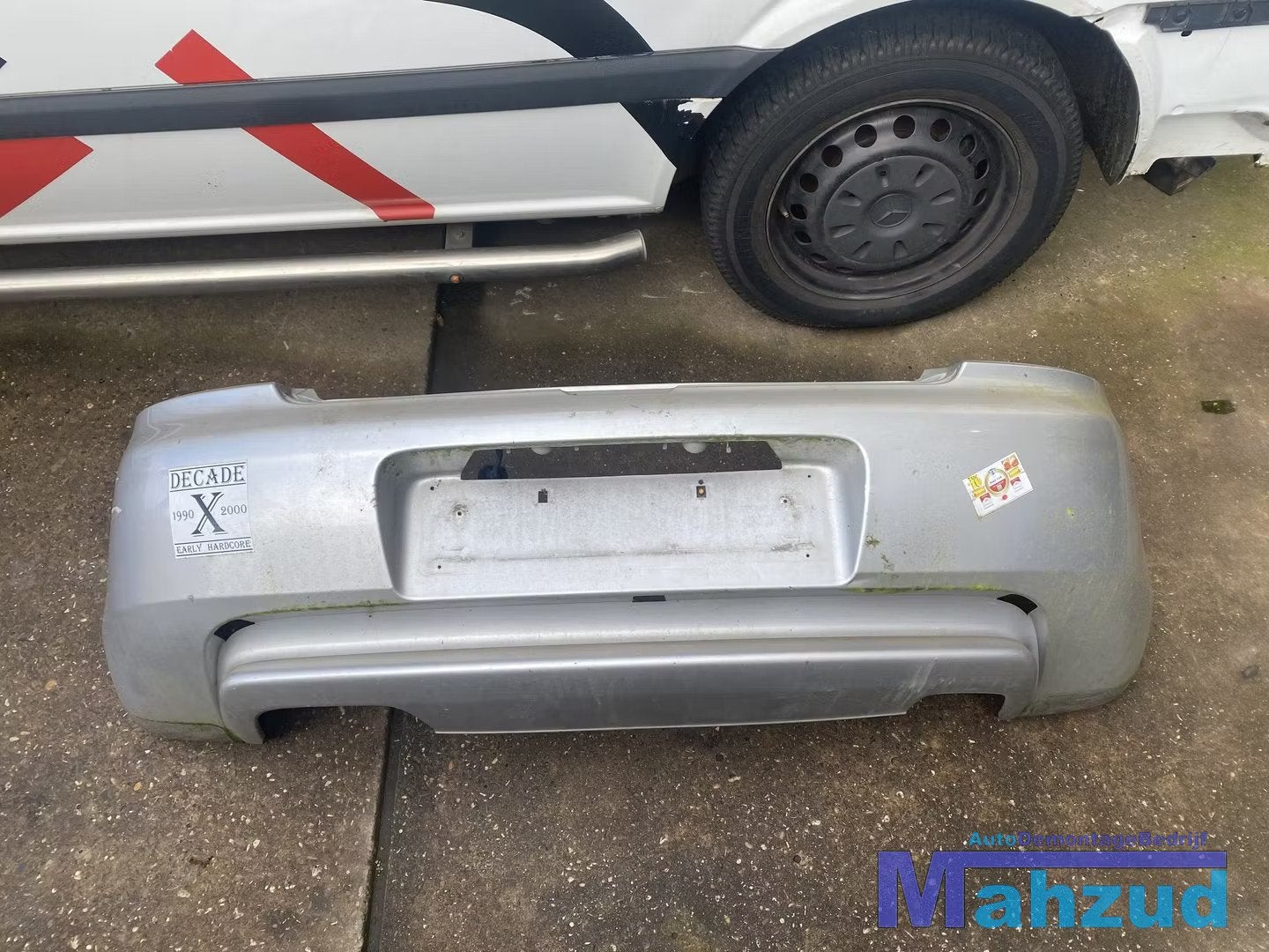 MAZDA 323 F grijs zilver 3L Achterbumper 1994-1998, Gebruikt, Shinchi, Fuchu-Cho 3-1
730-8670  Hiroshima, Mazda Motor Corporation