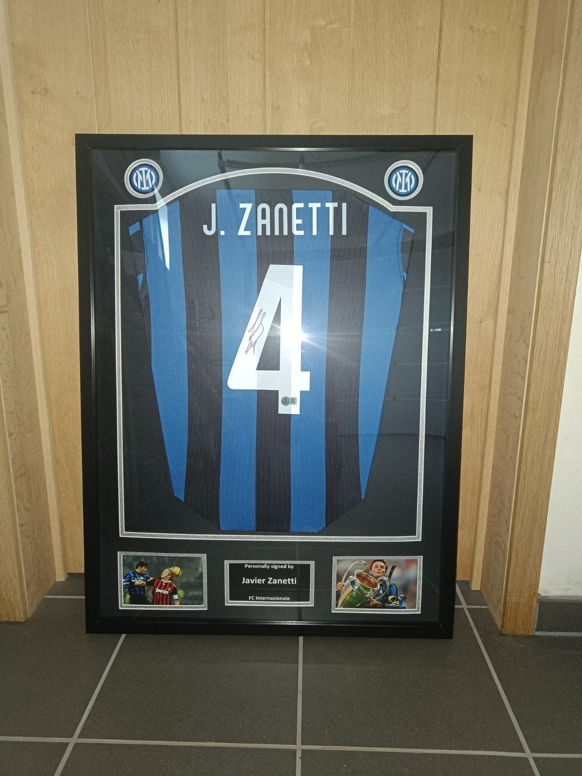 Gesigneerd Javier Zanetti Inter Milan Shirt - Ingelijst, Verzamelen, Verzenden, Zo goed als nieuw, Buitenlandse clubs, Shirt