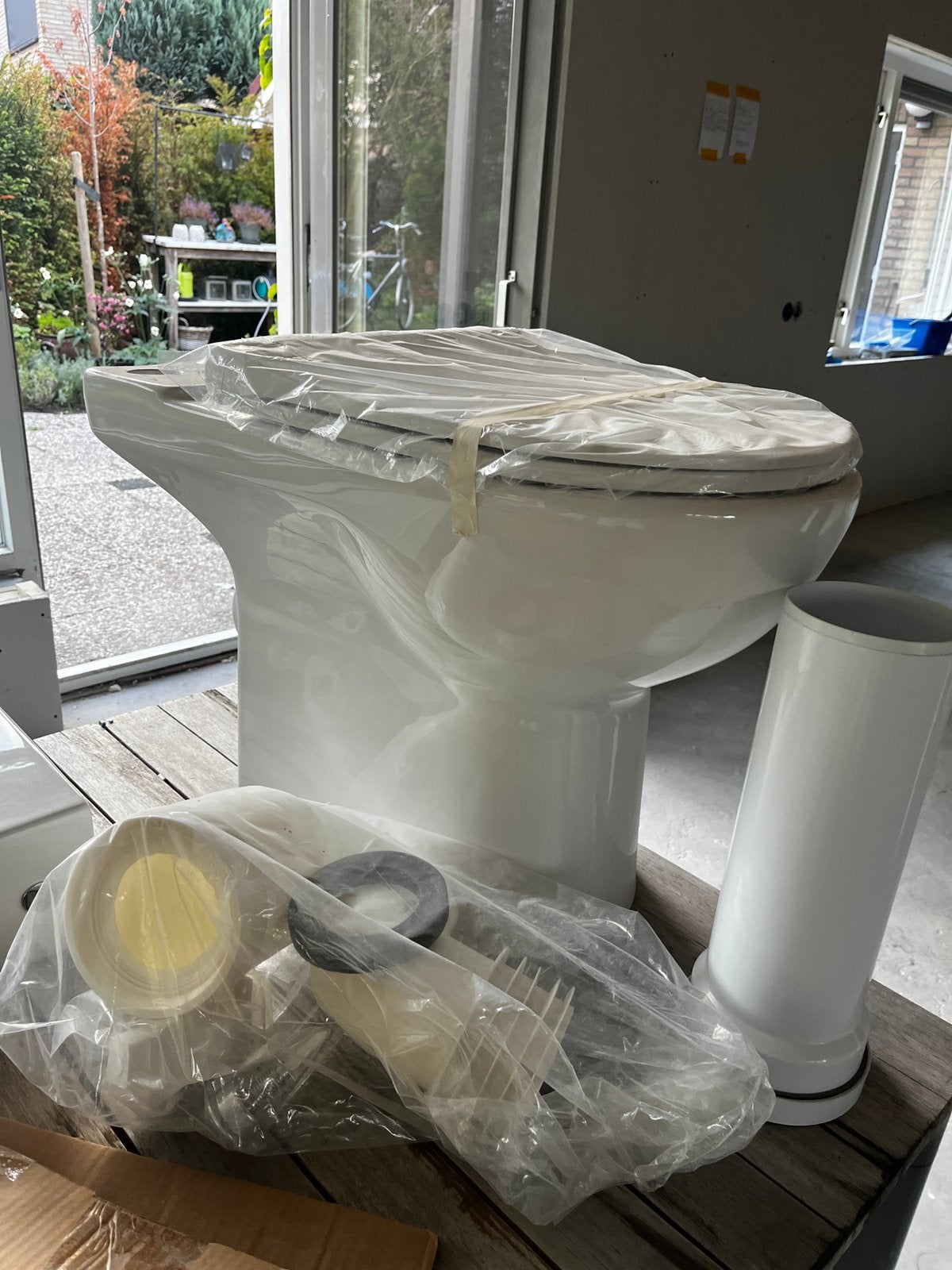 Nieuwe toiletpot met alle accessoires, Ophalen of Verzenden, Nieuw, Toilet
