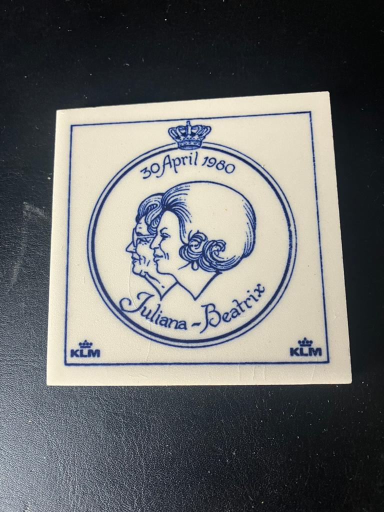 Tegel Juliana & Beatrix Kroning 1980 KLM, Ophalen of Verzenden