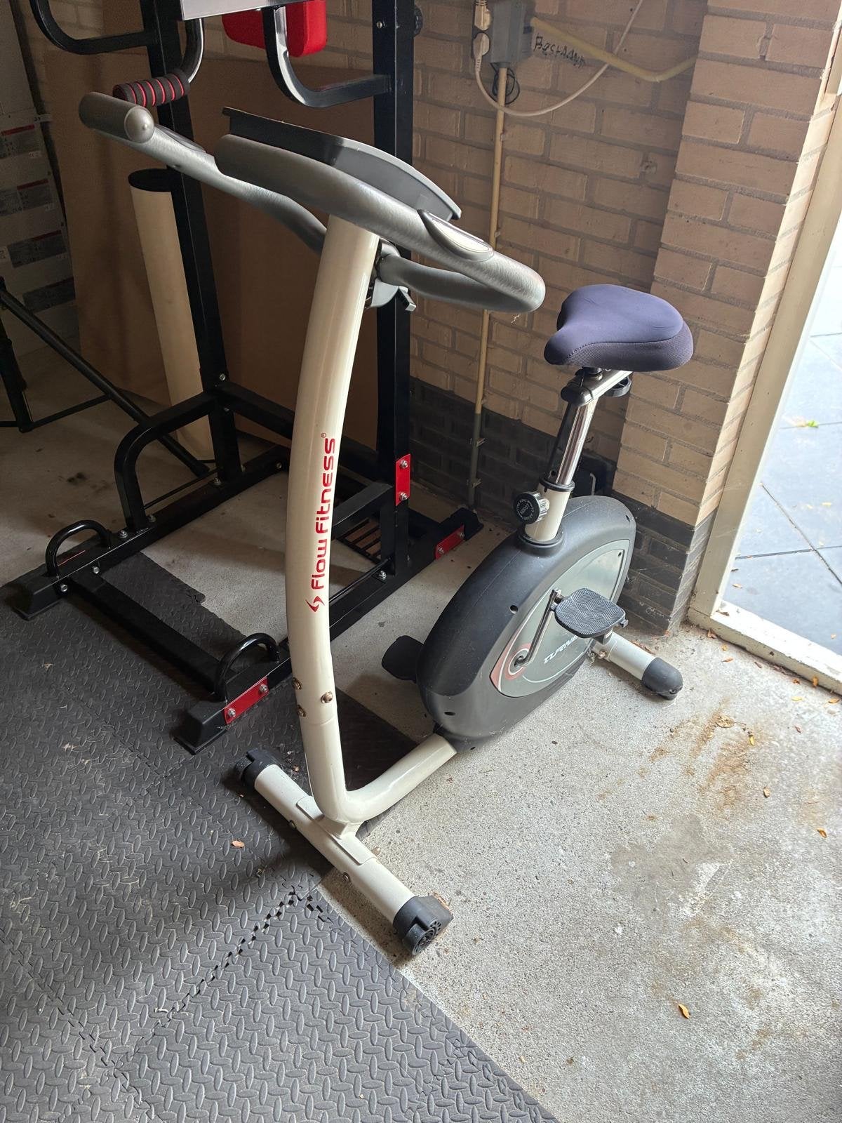 Roeiapparaat en Hometrainer - Complete Fitness Set, Sport en Fitness, Ophalen, Gebruikt, Armen, Metaal