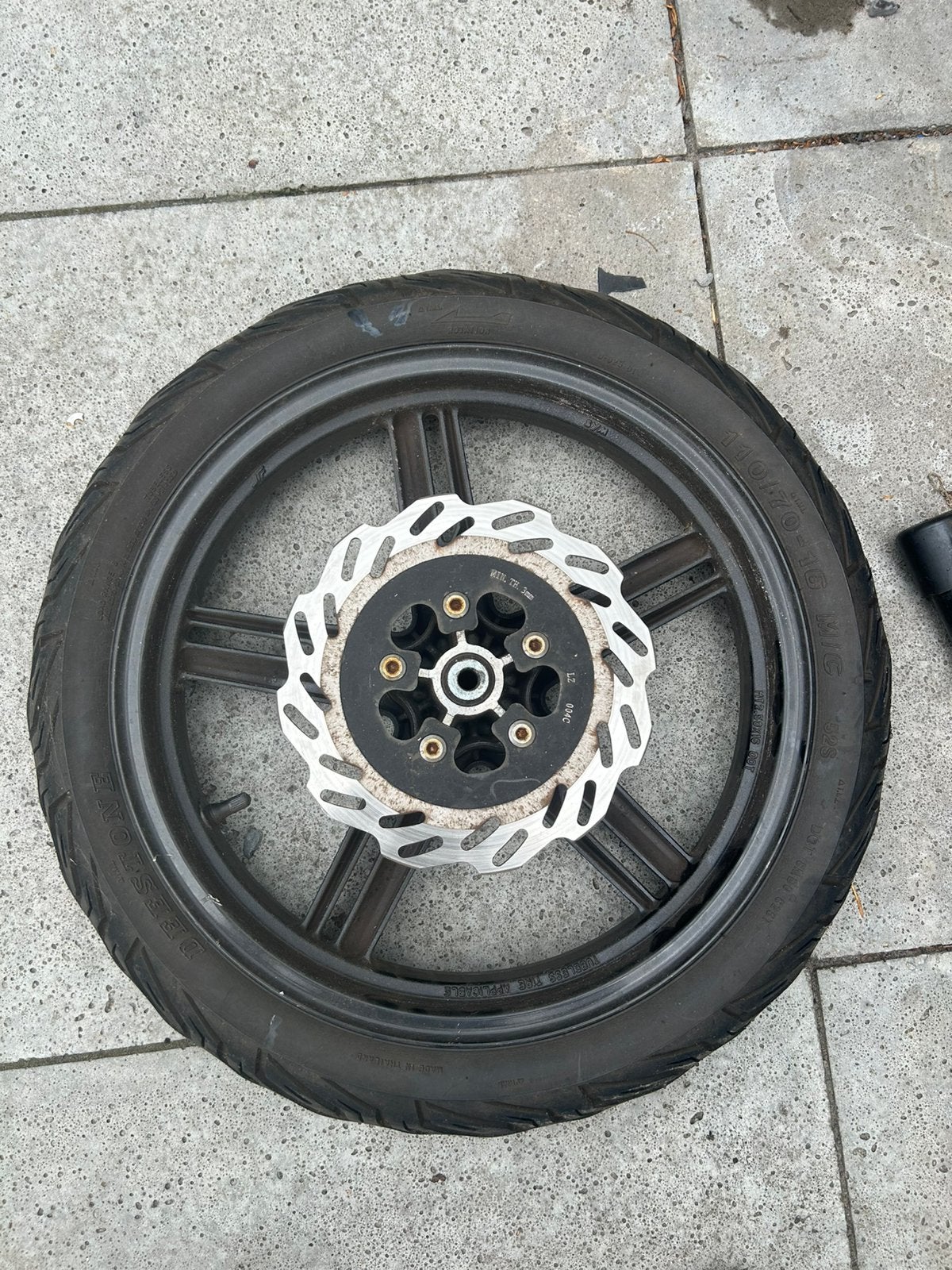 Sym voorvelg 110/70/16, Motoren, Ophalen of Verzenden