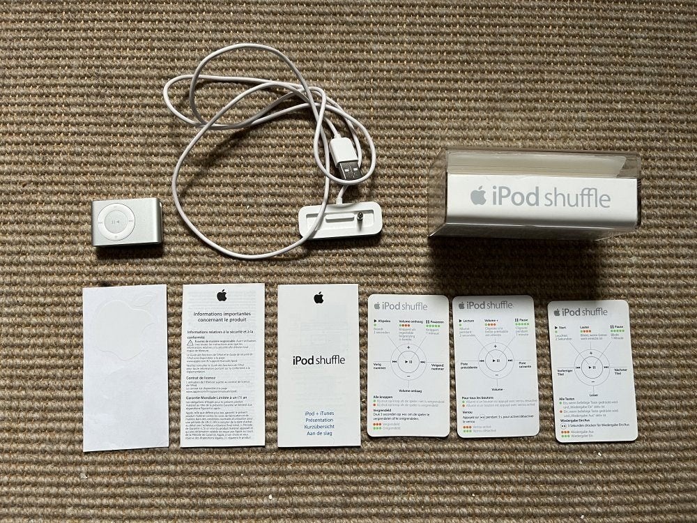 iPod Shuffle | Zilver | 1GB | met oplader doosje handleiding, Gebruikt, Shuffle, Zilver, Minder dan 2 GB
