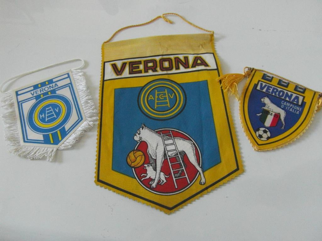 oude voetbal vaantjes 3 x hellas verona italie, Ophalen of Verzenden, Zo goed als nieuw, Buitenlandse clubs, Vaantje of Sjaal