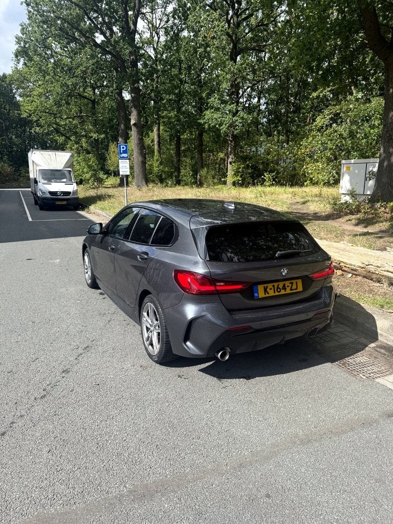 BMW 1-Serie 118i 140pk Aut 2019 Grijs, Lederen bekleding, Leder, Particulier, 3 cilinders