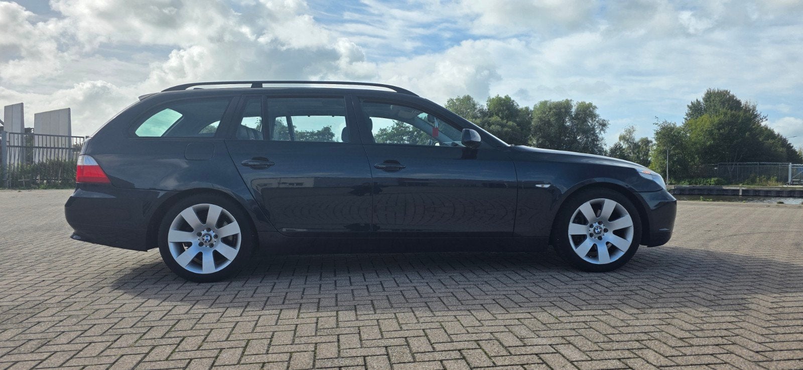 BMW 5-Serie 2.5 I 525 Touring AUT 2005 Blauw, Auto's, Automaat, Achterwielaandrijving, Zwart, 2497 cc