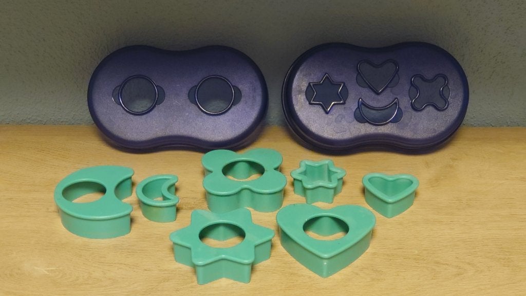 Tupperware koekvorm uitstekers in opbergbakje Blauw, Blauw, Overige typen, Ophalen of Verzenden, Zo goed als nieuw