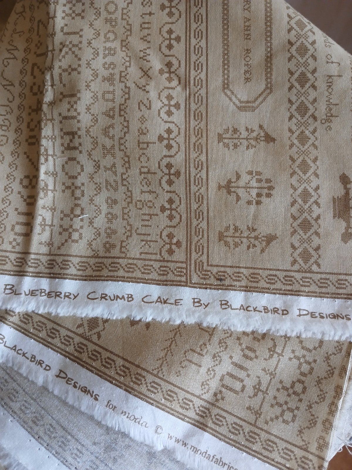 Lap Stof met abc borduurpatronen, Hobby en Vrije tijd, Stoffen en Lappen, Beige, Ophalen of Verzenden, 30 tot 120 cm, Katoen