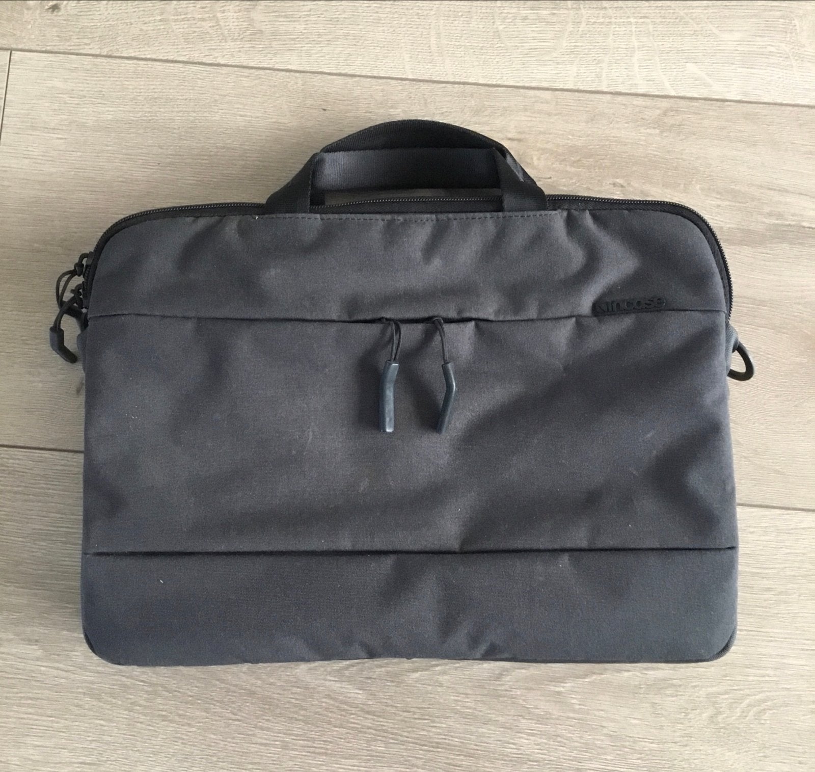 Incase laptophoes/aktetas voor 15 inch laptop, Computers en Software, Laptoptassen, Gevoerd laptopvak, 15 inch, Grijs, Ophalen of Verzenden