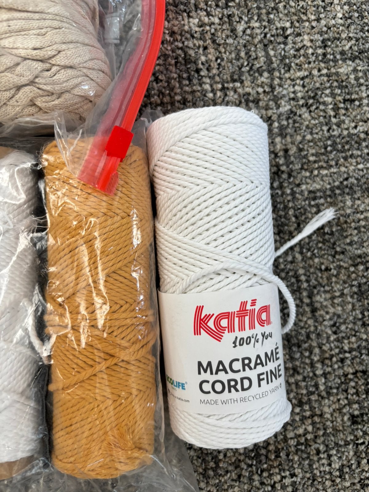 Macaramekoord  2x wit 2x oker,beige en ecru, Overige thema's, Textiel, Ophalen of Verzenden, Zo goed als nieuw