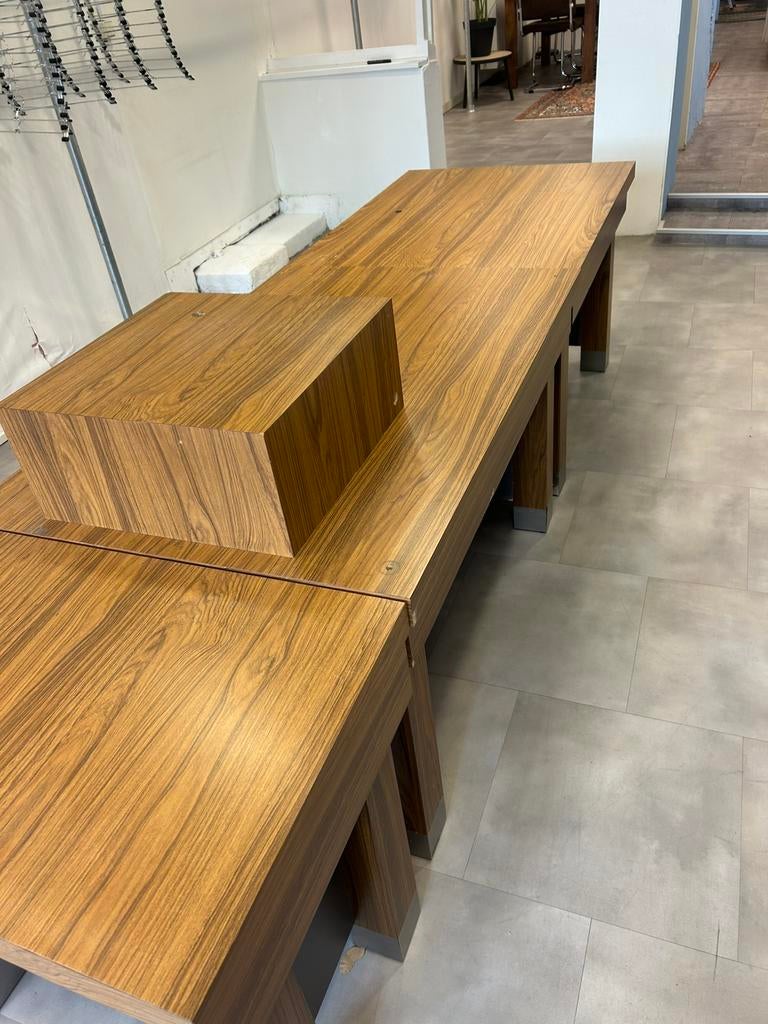 Gratis! Tafels, gebruikt in een winkel, Ophalen