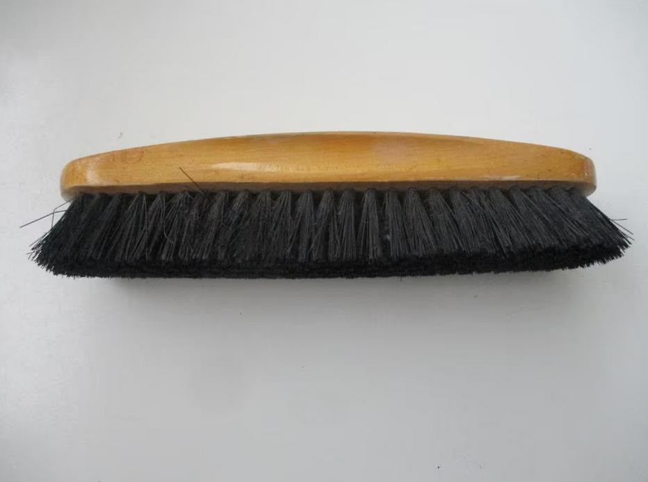 Vintage kledingborstel met houten handvat, Verzenden