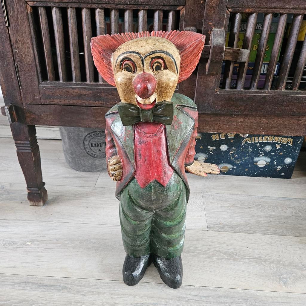Houten clown, Ophalen