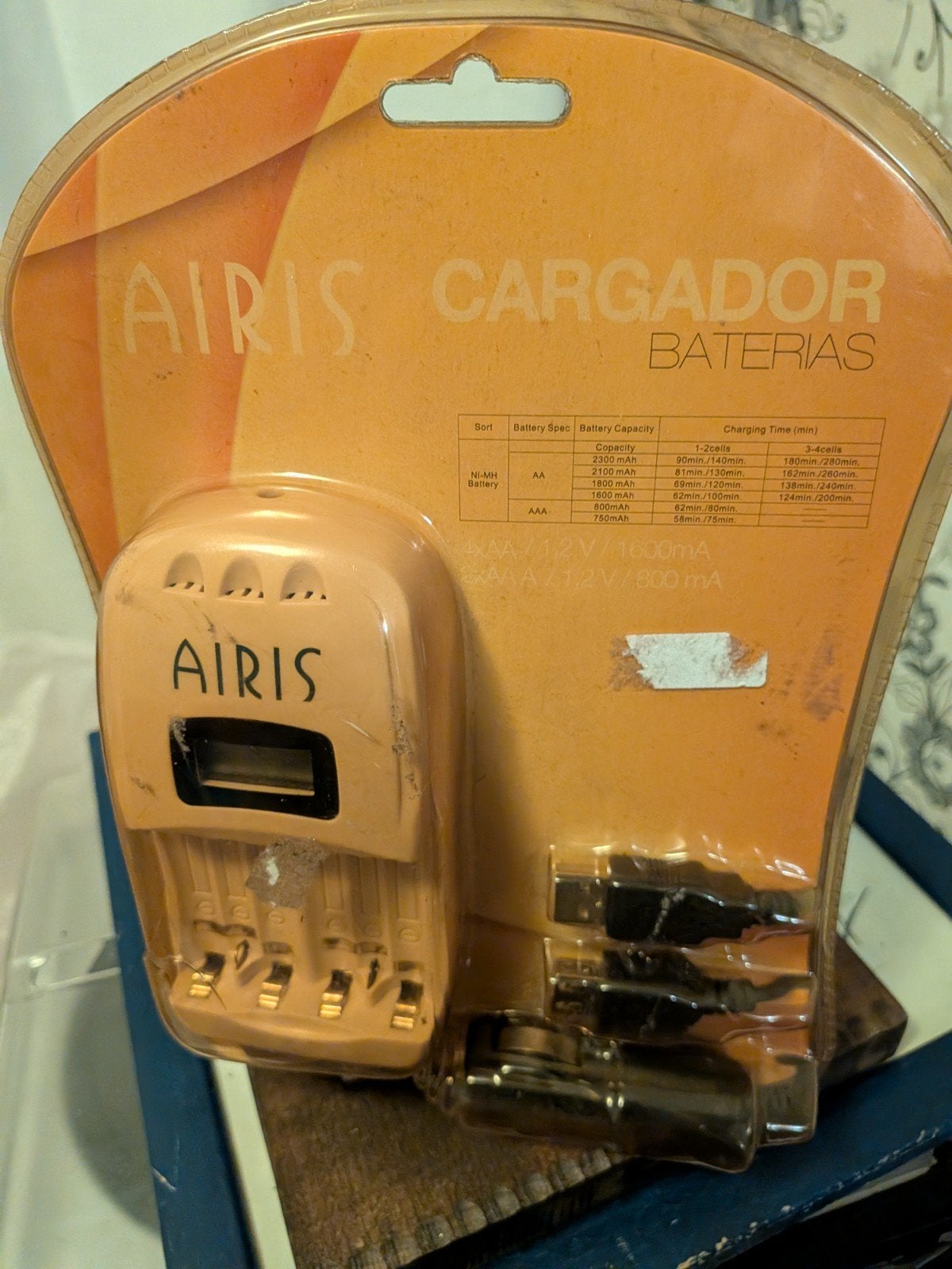 AIRIS Oplader voor AA/AAA batterijen, Ophalen of Verzenden, Nieuw, Oplaadbaar