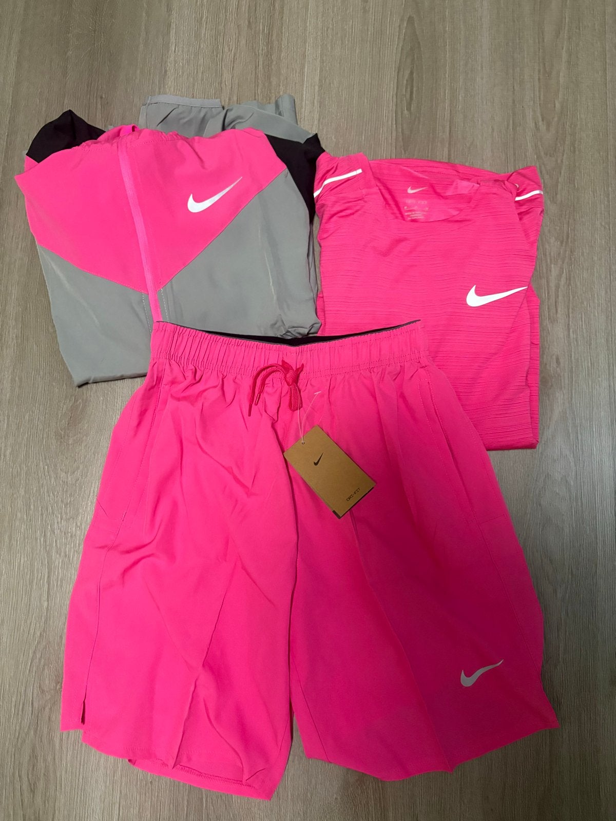 Nike Miller set maten M en L - Snel weg!, Maat 48/50 (M), Nieuw, Ophalen of Verzenden, Roze