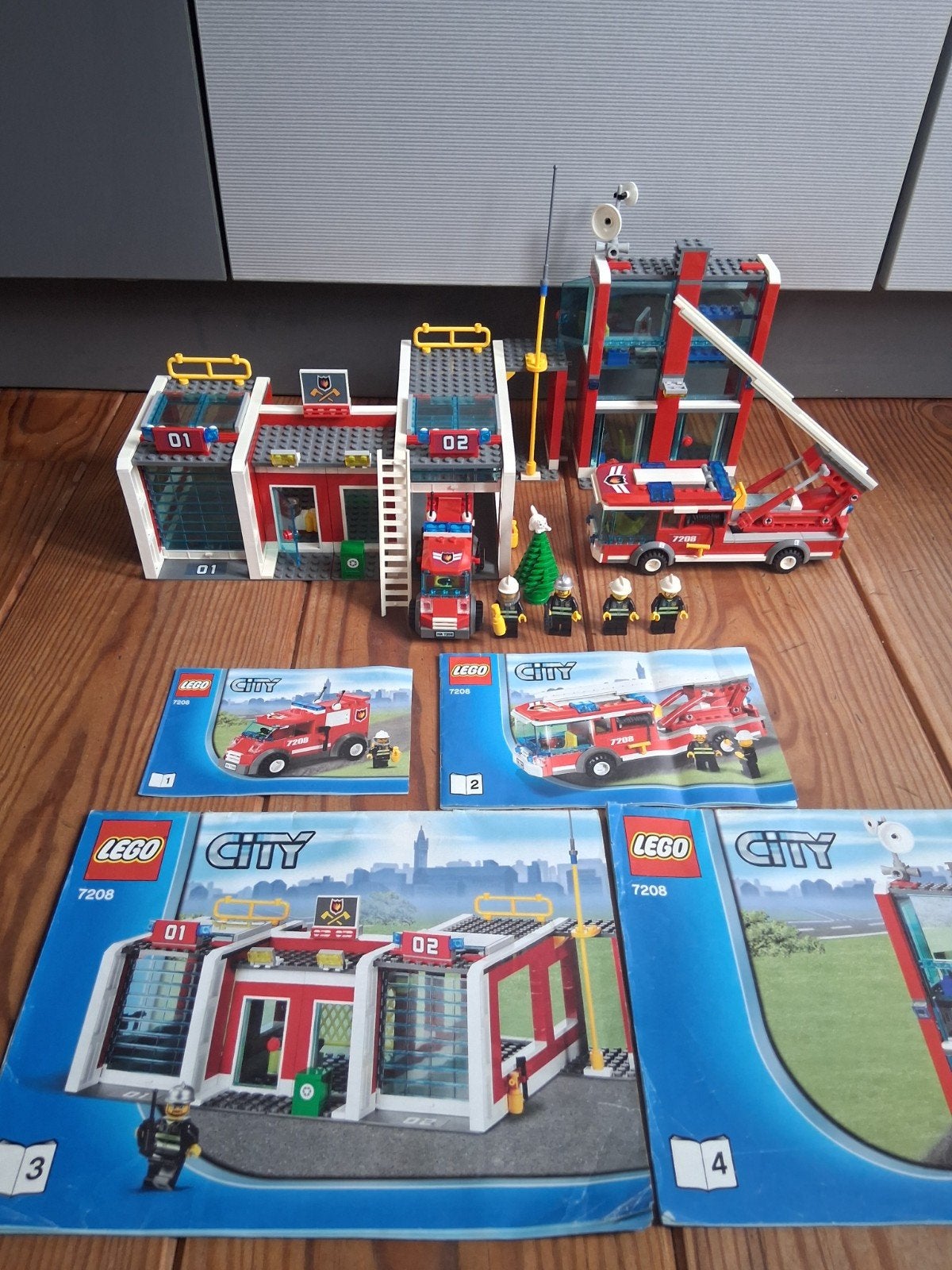 lego city Brandweerkazerne 7208 grote complete set + boekjes, Kinderen en Baby's, City, Lego, Ophalen of Verzenden, Compleet