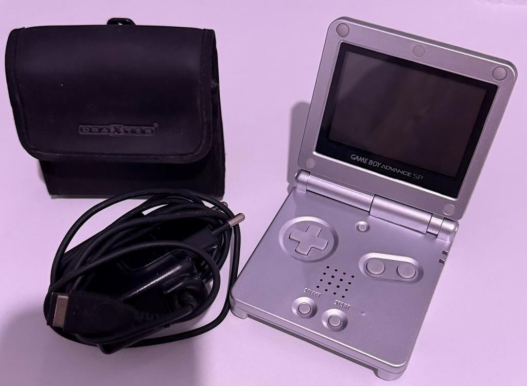 Game Boy Advance SP – Zilver (nieuwe shell + batterij), Spelcomputers en Games, Spelcomputers | Nintendo Game Boy, Ophalen of Verzenden