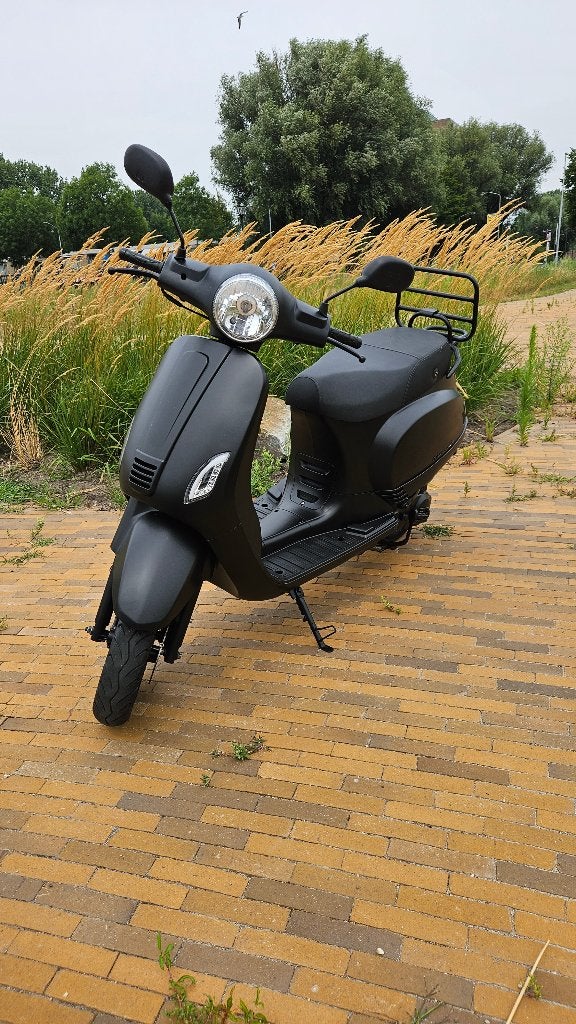 Senzo Scooter mat zwart geel kenteken(45km/hr), Ophalen, Gebruikt, Maximaal 45 km/u, Senzo