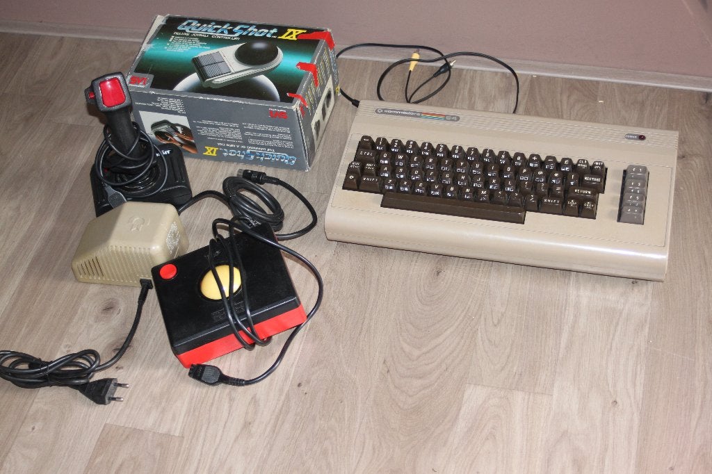 Commodore 64 met een kung fu flash kaart, Computers en Software, Vintage Computers, Ophalen