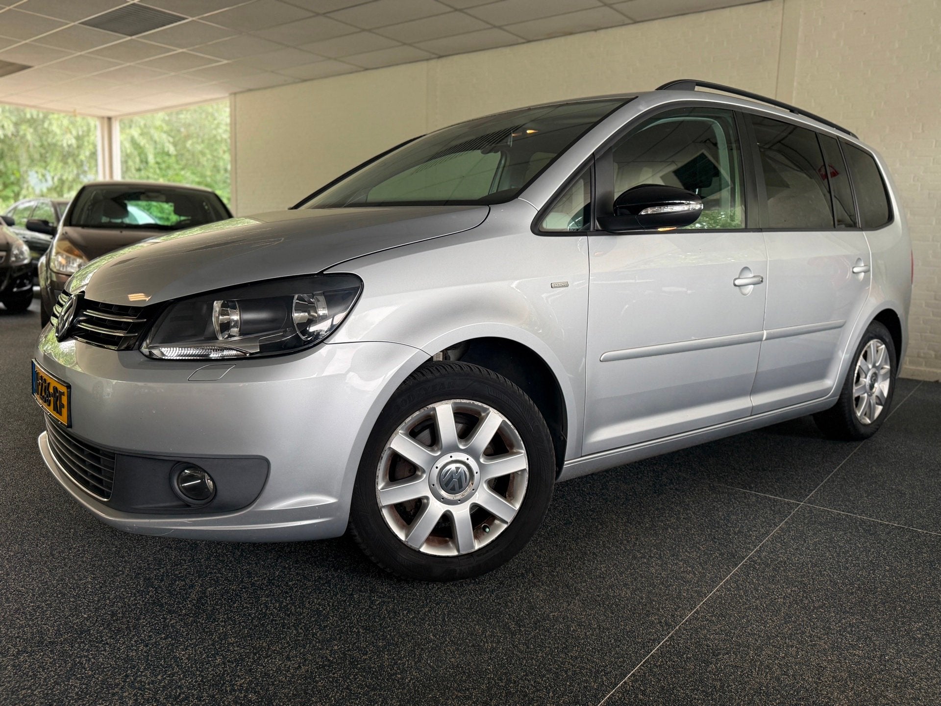 Volkswagen Touran 1.6 TDI Highline BlueMotion 7 Persoons | N, Voorwielaandrijving, Stof, Gebruikt, 4 cilinders