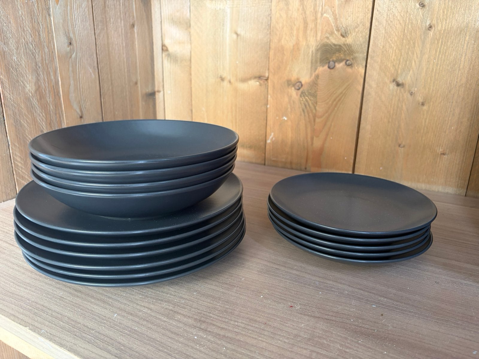 Borden set Ikea zwart, Ophalen, Zo goed als nieuw, Overige stijlen, Bord(en)