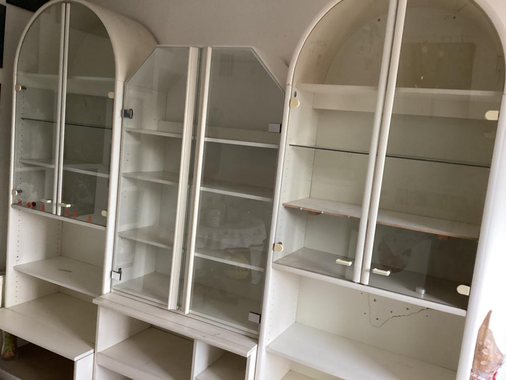 Witte vitrinekast met glazen deuren en planken, Antiek en Kunst, Ophalen