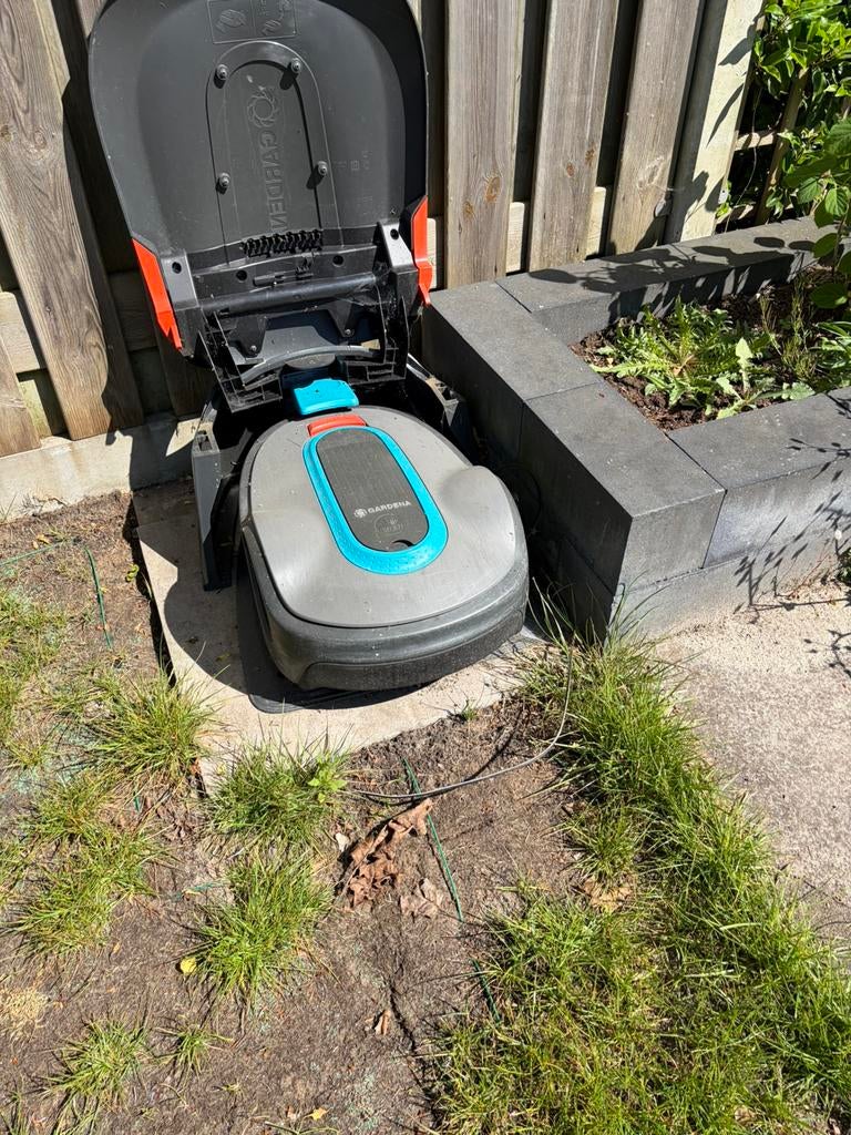 Gardena Smart SILENO Life + Smart Gateway + garage, Tuin en Terras, Robotmaaiers, Ophalen, Gebruikt, 20 tot 25 cm, Bestuurbaar via app
