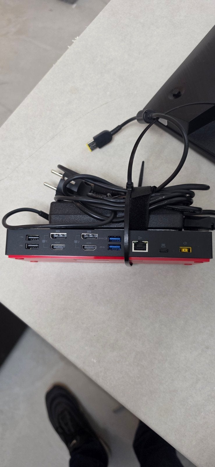 Lenovo ThinkPad 40AFO135EU docking station + garantie, Computers en Software, Ophalen of Verzenden, Zo goed als nieuw