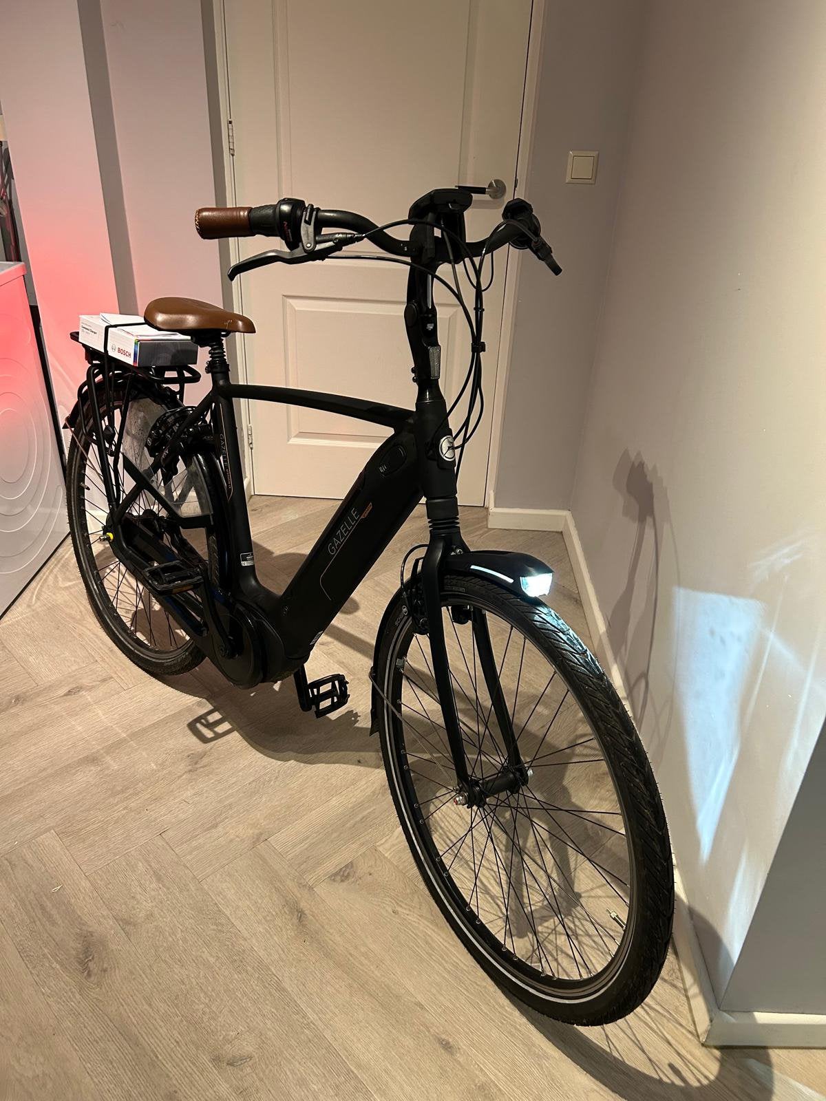Grenoble C8 herenfiets Accu 500 Watt, Ophalen of Verzenden, Zo goed als nieuw, 50 km per accu of meer, 55 tot 59 cm