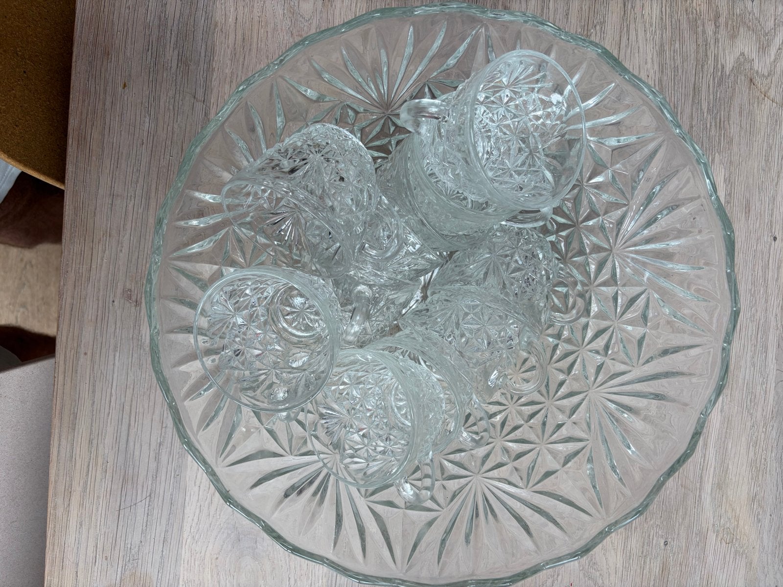 Punch bowl met 11 glazen met handvat, Ophalen