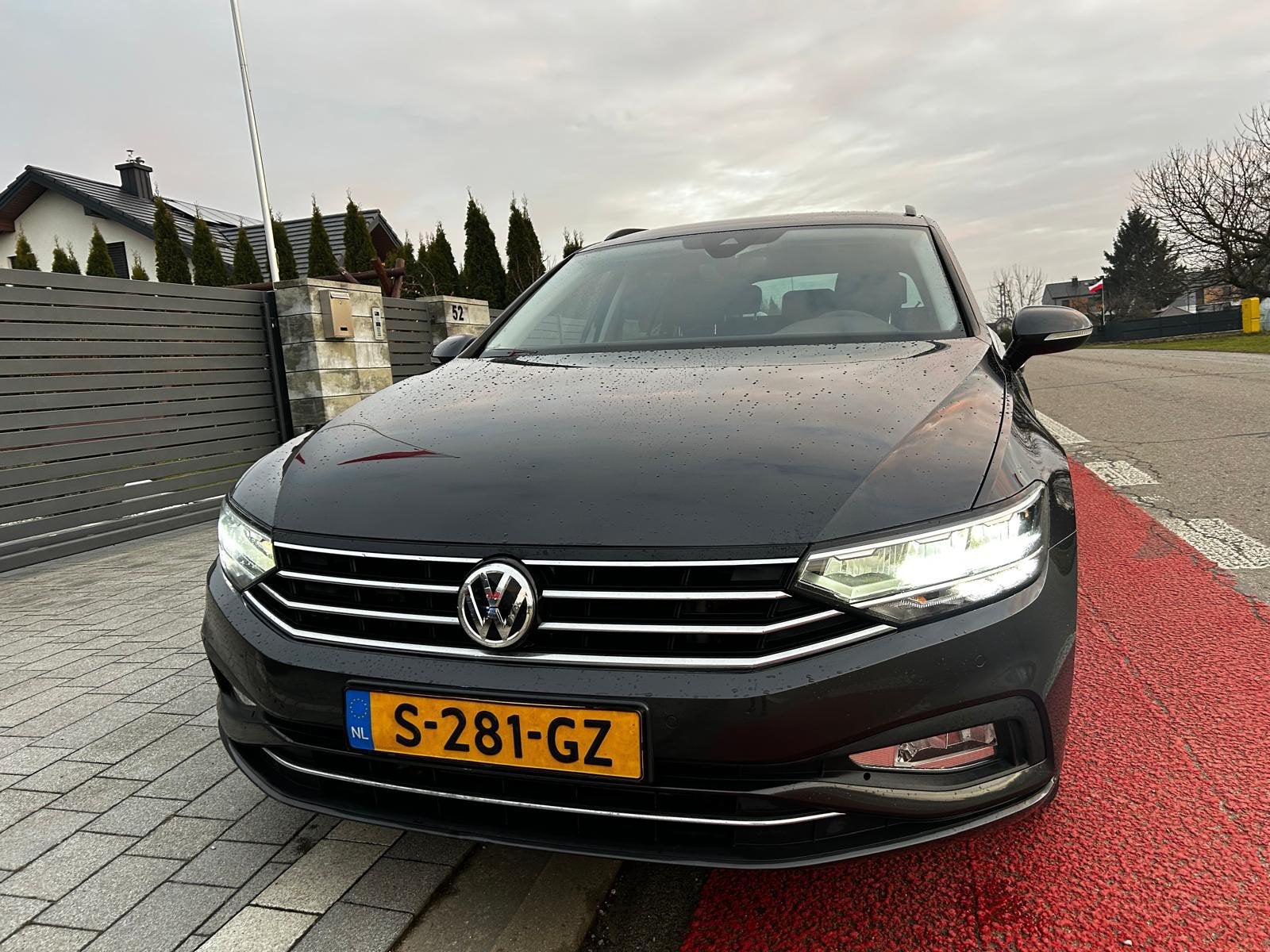 Volkswagen Passat 1.5 TSI 150pk DSG 2020 Grijs, Auto's, 730 kg, 1498 cc, 1370 kg, 4 cilinders