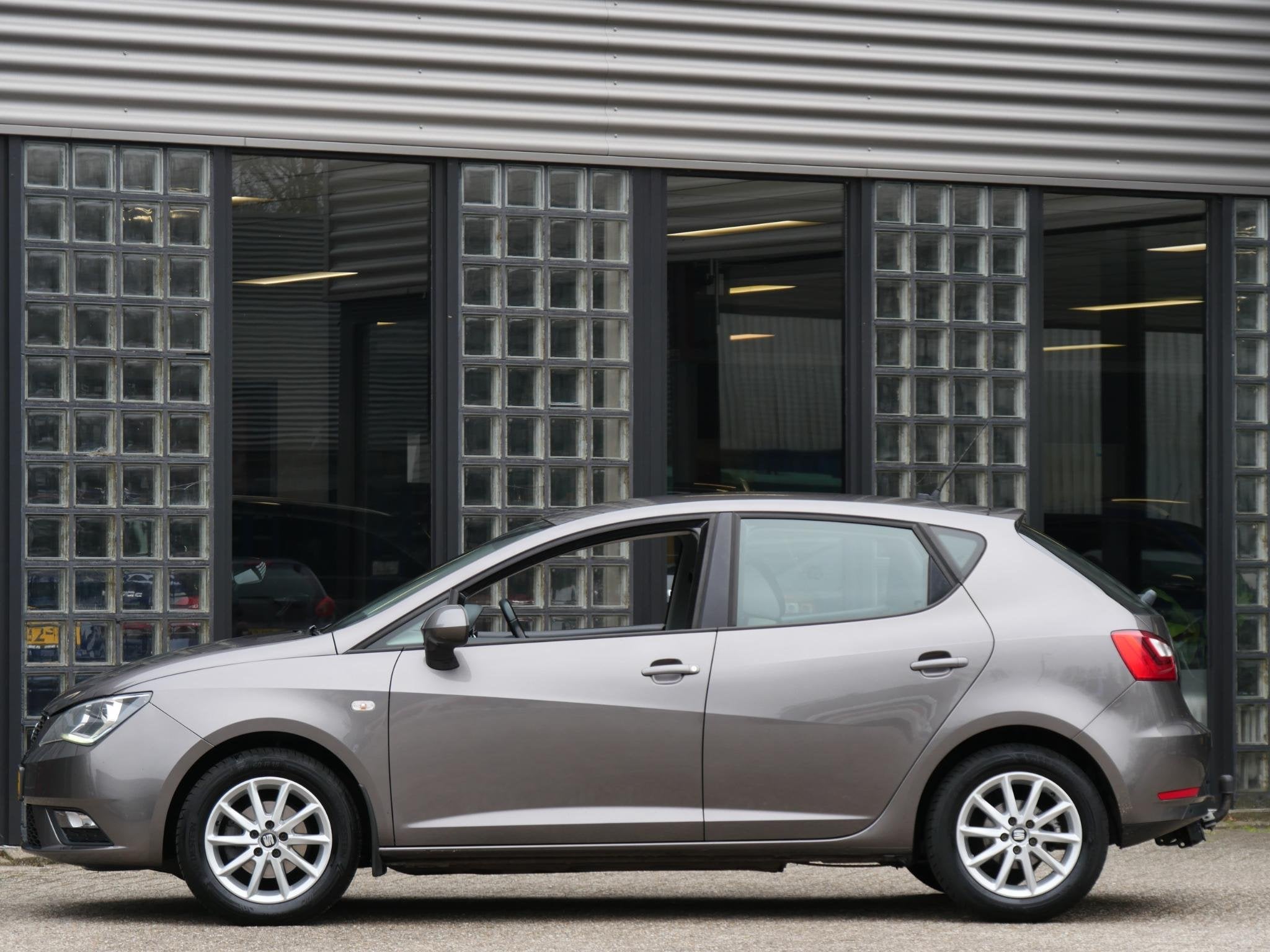 SEAT Ibiza 5D 1.0TSi STYLE CONNECT/ CARPLAY/ TREKHAAK/ PDC A, Auto's, Seat, Voorwielaandrijving, Stof, Euro 6, 995 kg