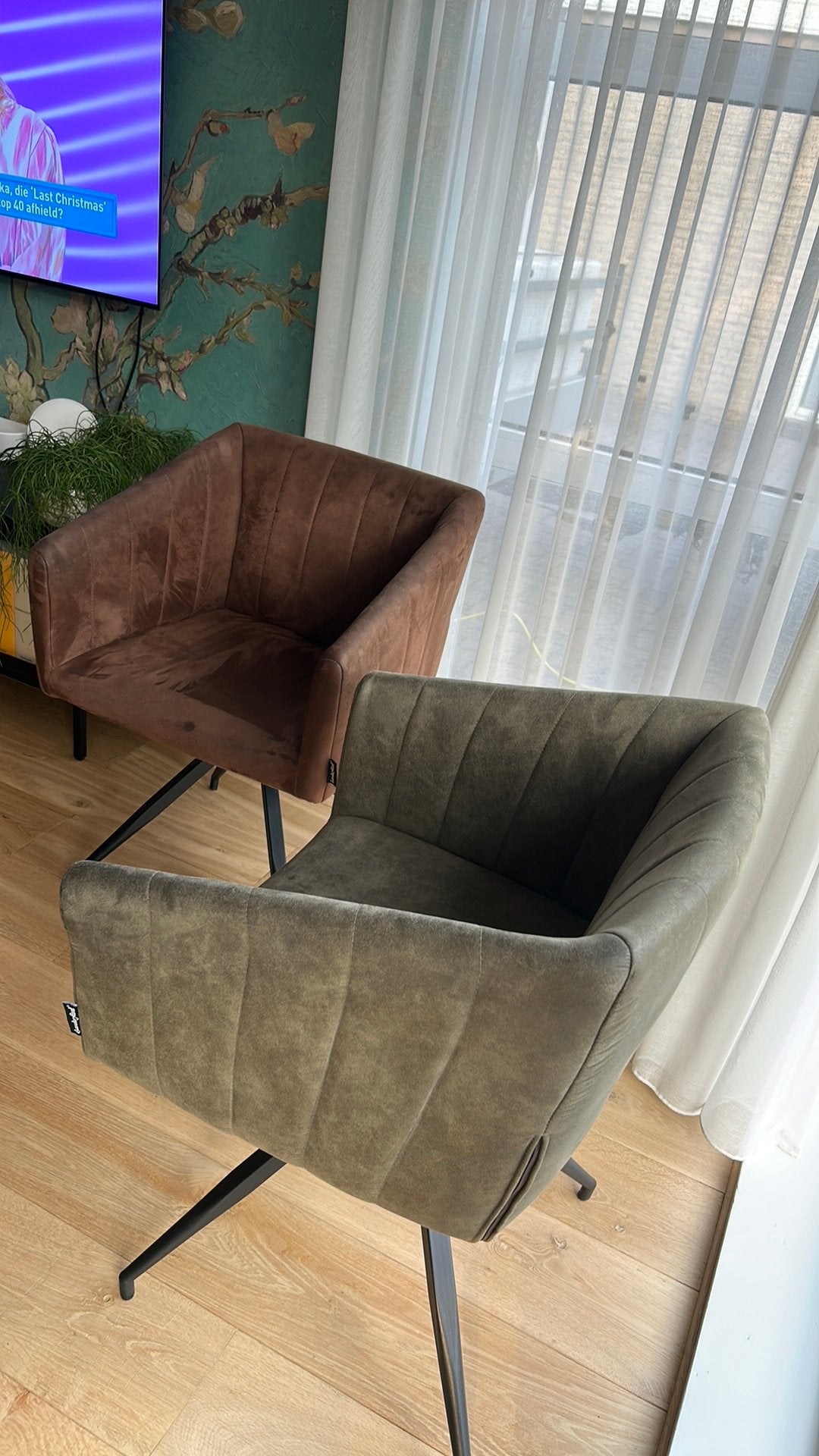 2 Industriële Eetkamerstoelen  – Cognac & Olijfgroen, Ophalen, Zo goed als nieuw, Bruin
