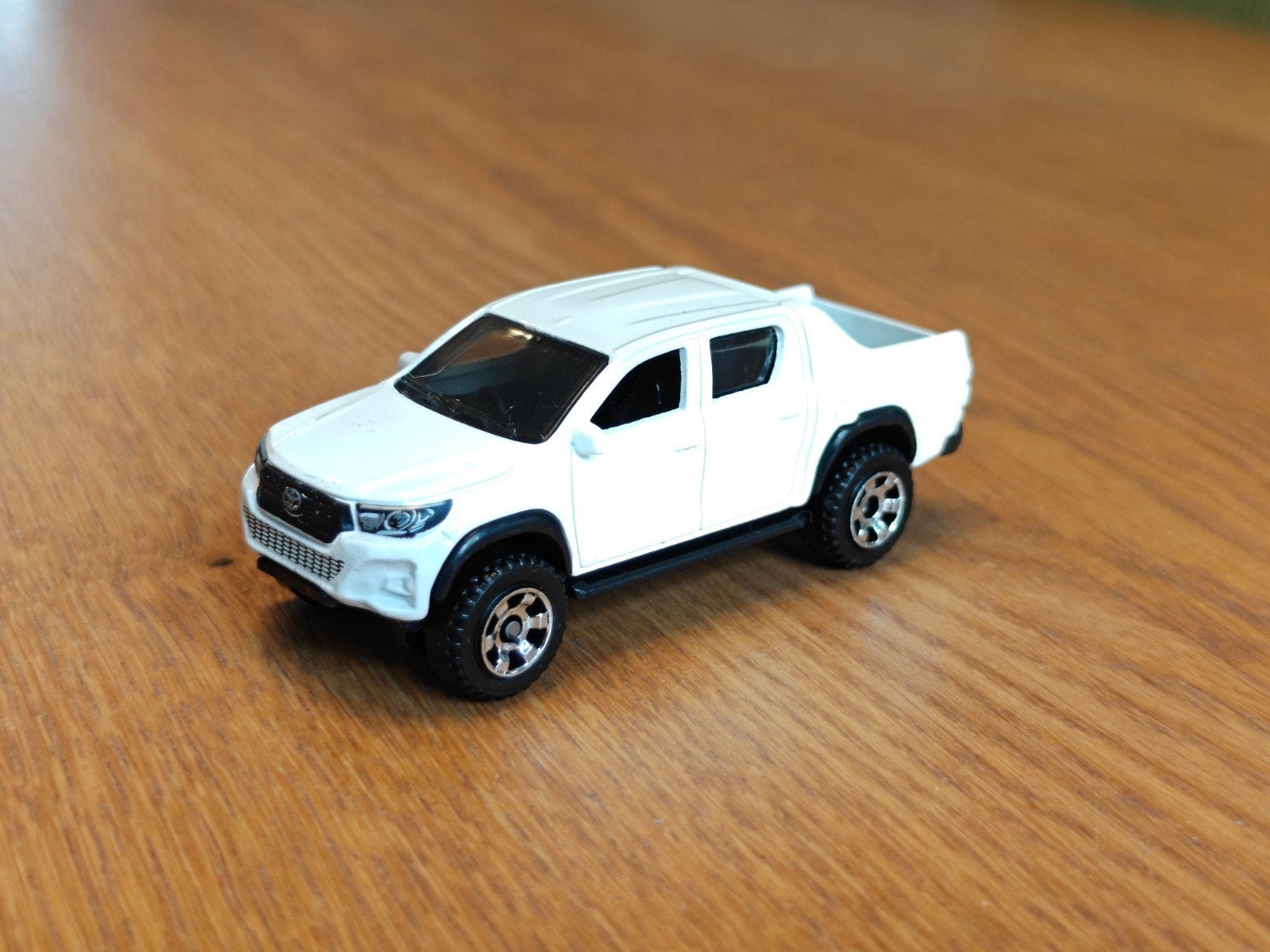 Matchbox Toyota Hilux WIT, Ophalen of Verzenden, Zo goed als nieuw, Auto