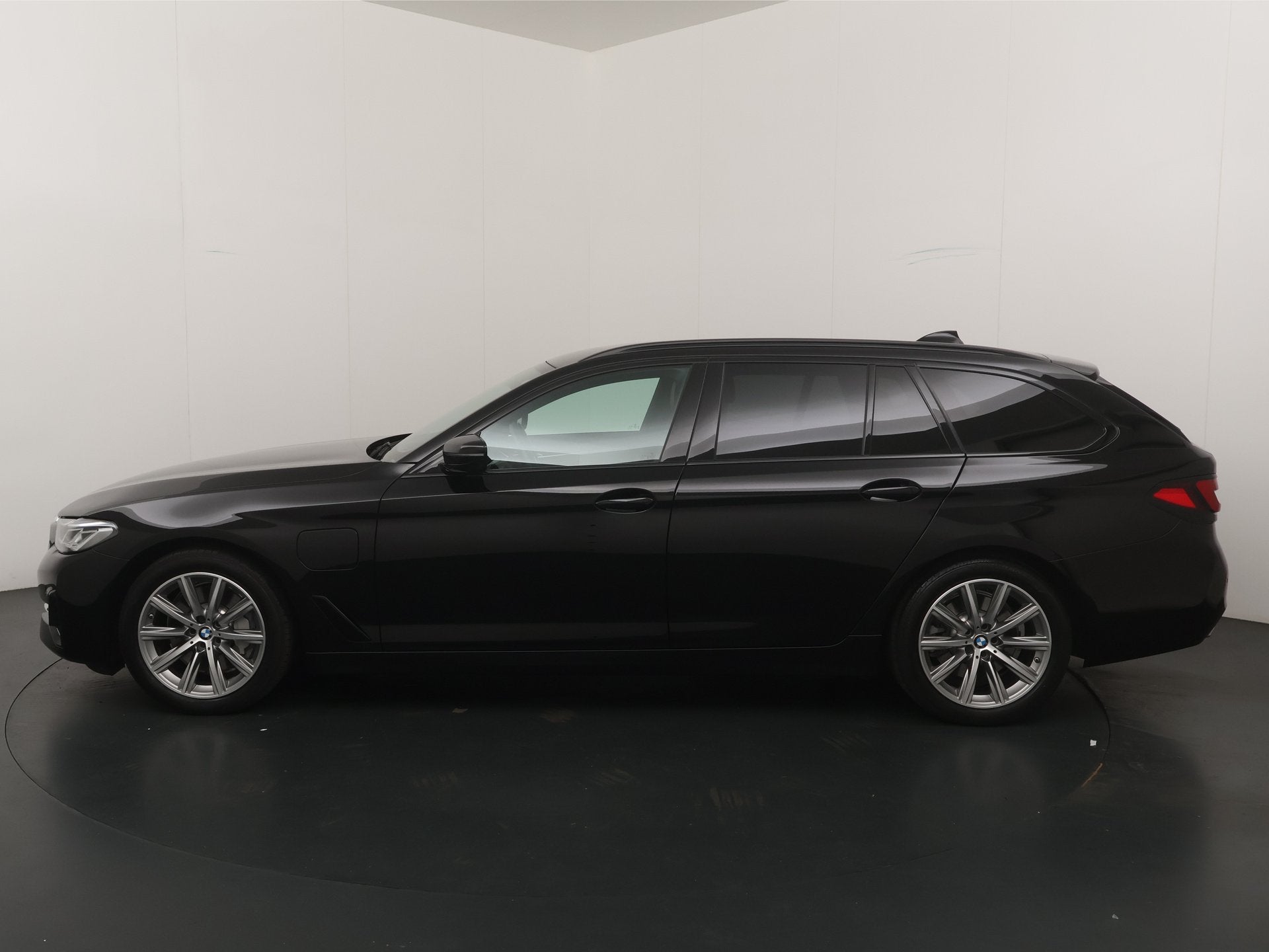 BMW 5 Serie Touring 530e 292PK Business Edition Plus | Clima, Auto's, BMW, 1998 cc, Achterwielaandrijving, Gebruikt, 4 cilinders