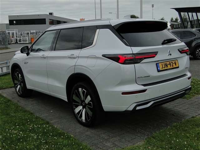 Mitsubishi Outlander 2.4 Phev 306pk Instyle | Leer | Schuifd, Auto's, Automaat, 2095 kg, 136 pk, Zwart