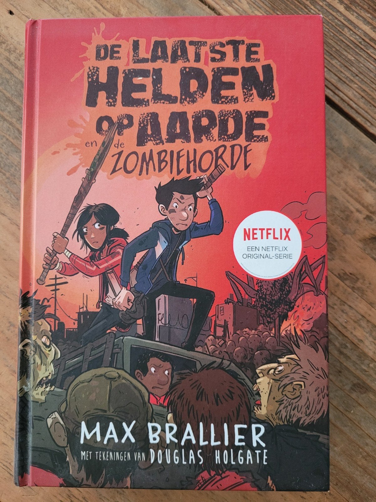 Max Brallier - De laatste helden op aarde en de zombiehorde, Boeken, Ophalen of Verzenden, Zo goed als nieuw, Max Brallier